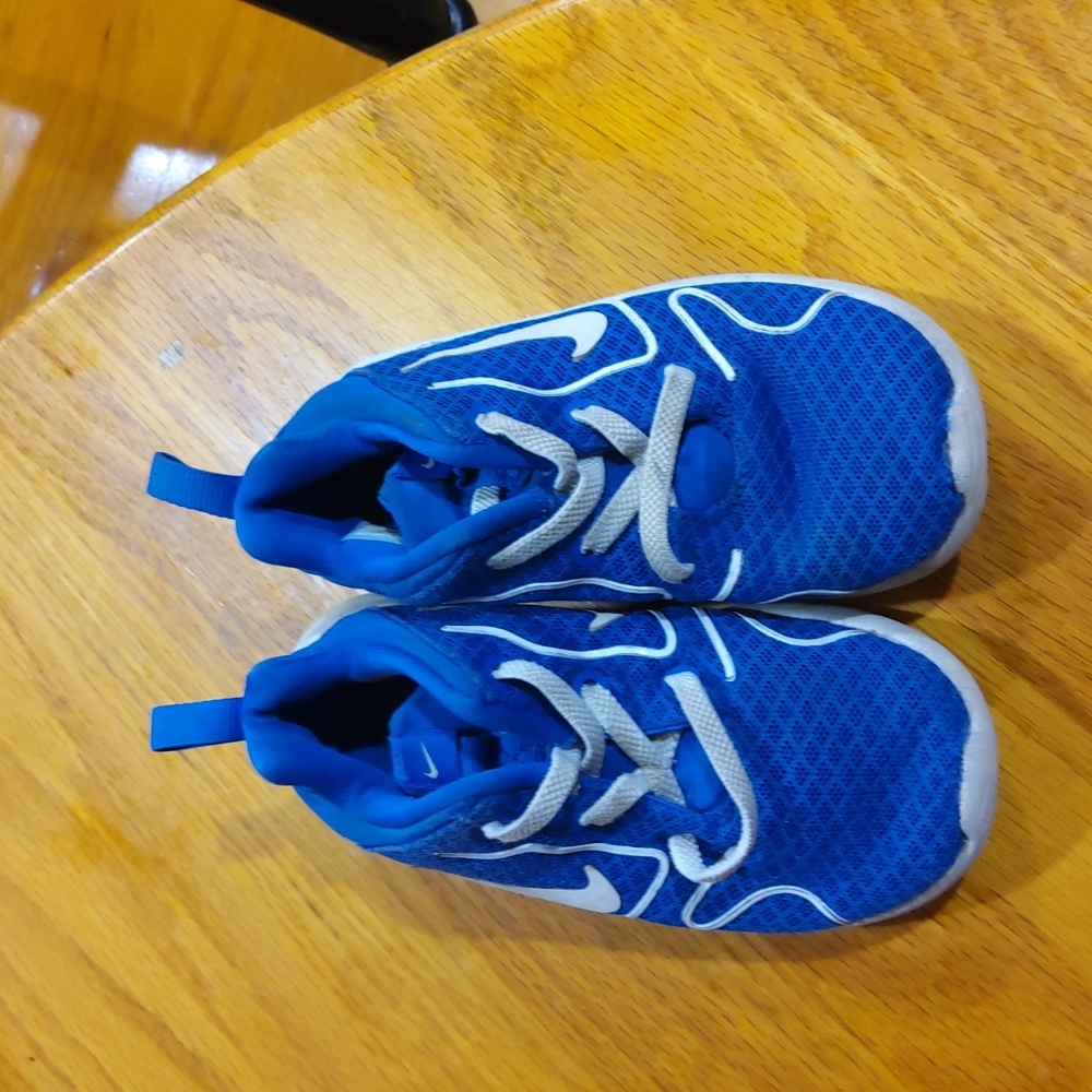 Nike size 9 toddler sneakers